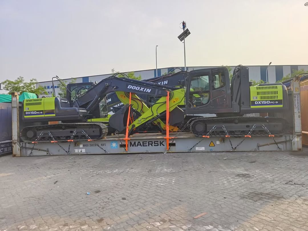 15 ton, 23 ton penggali siap kanggo pengiriman ing Timur Tengah
