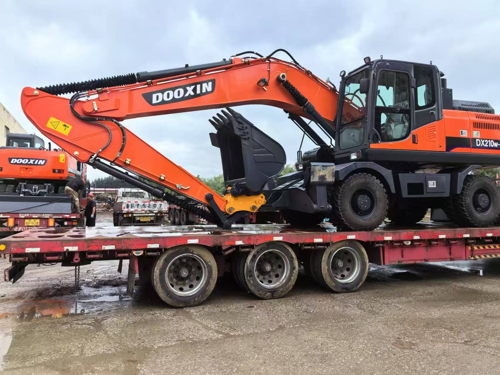 Excavator roda DX210 diekspor ing batch menyang Afrika